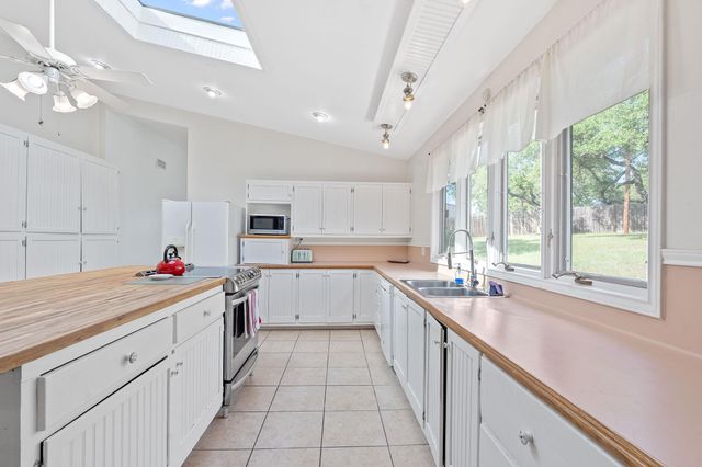 8705 S View RD, Austin, TX 78737