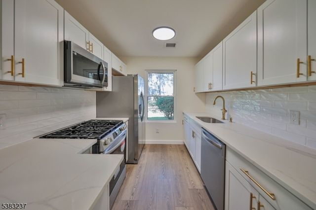 2015 Spruce Hills Dr, Glen Gardner Boro, NJ 08826