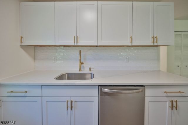 2015 Spruce Hills Dr, Glen Gardner Boro, NJ 08826