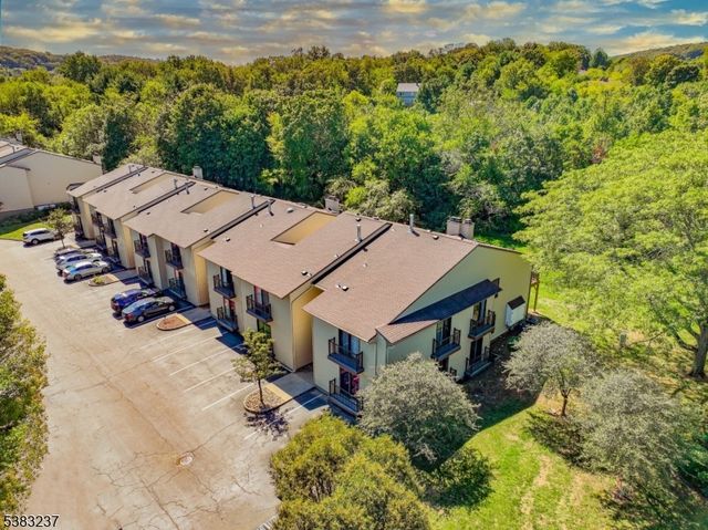 2015 Spruce Hills Dr, Glen Gardner Boro, NJ 08826