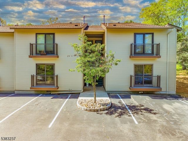 2015 Spruce Hills Dr, Glen Gardner Boro, NJ 08826