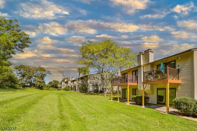 2015 Spruce Hills Dr, Glen Gardner Boro, NJ 08826