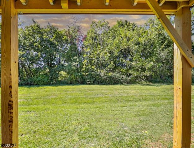 2015 Spruce Hills Dr, Glen Gardner Boro, NJ 08826