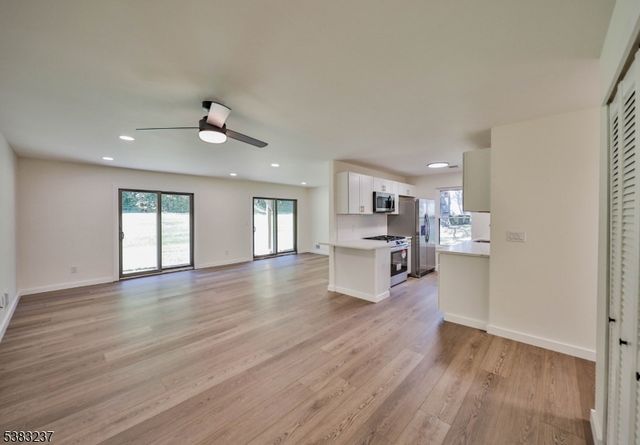 2015 Spruce Hills Dr, Glen Gardner Boro, NJ 08826