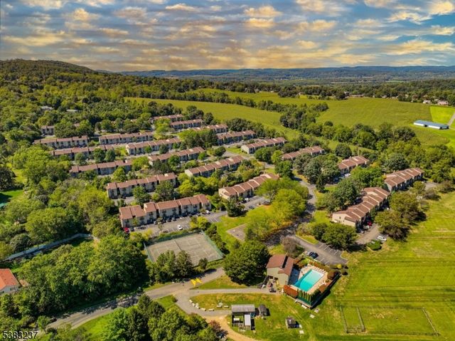 2015 Spruce Hills Dr, Glen Gardner Boro, NJ 08826