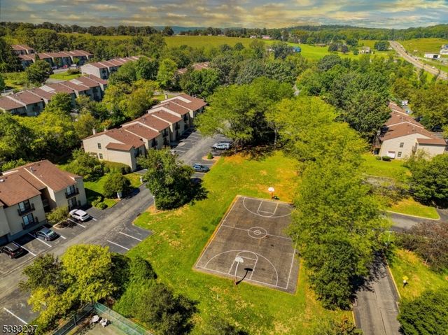 2015 Spruce Hills Dr, Glen Gardner Boro, NJ 08826