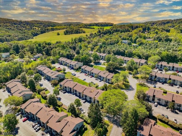 2015 Spruce Hills Dr, Glen Gardner Boro, NJ 08826