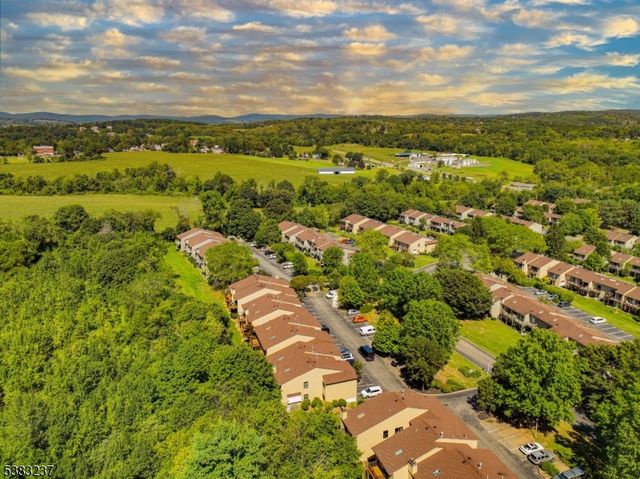 2015 Spruce Hills Dr, Glen Gardner Boro, NJ 08826