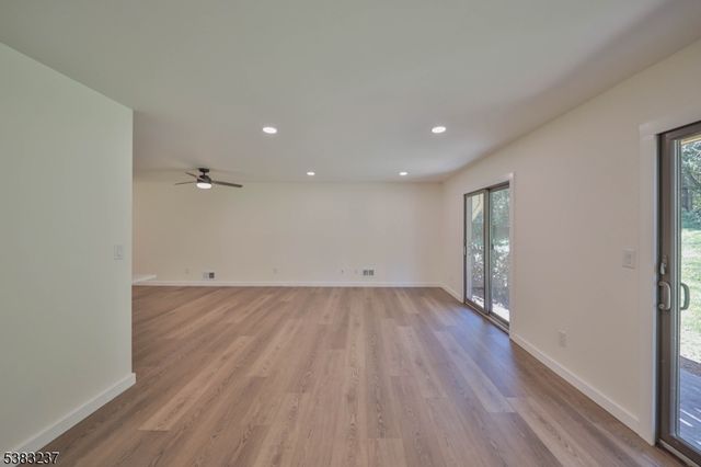 2015 Spruce Hills Dr, Glen Gardner Boro, NJ 08826