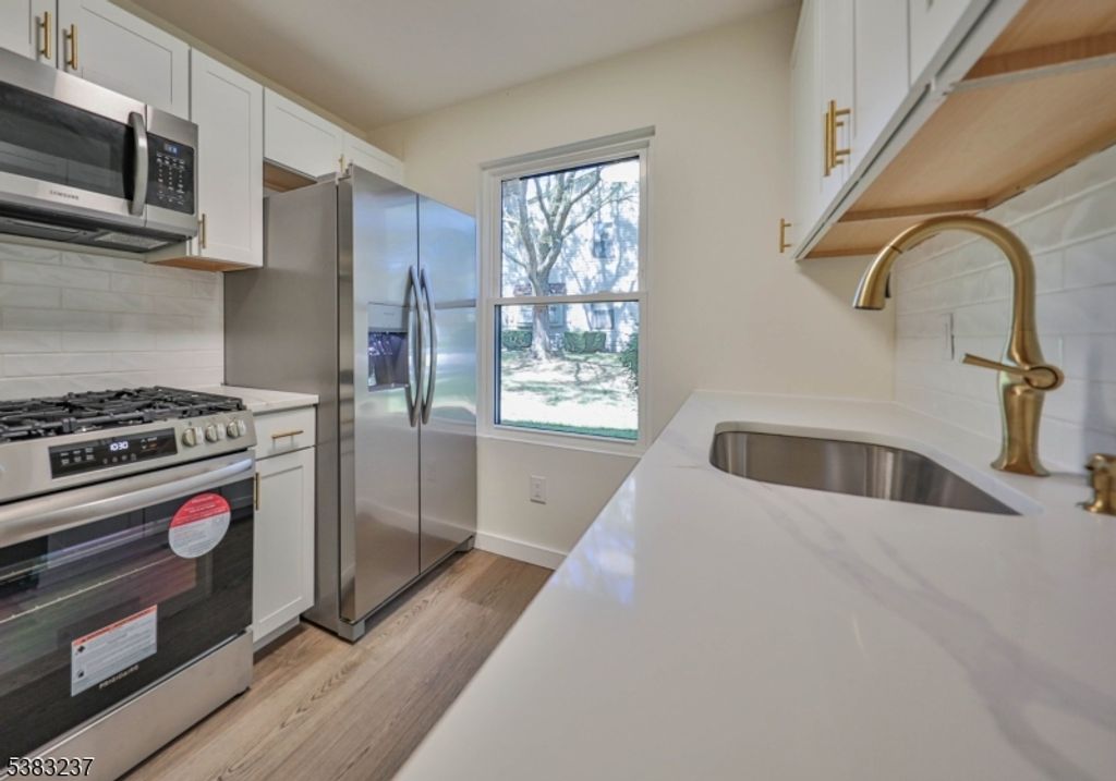 2015 Spruce Hills Dr, Glen Gardner Boro, NJ 08826