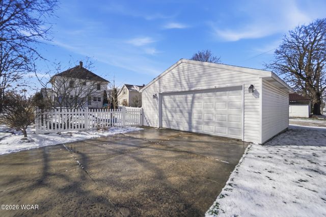 602 W Benton Street, Wapakoneta, OH 45895