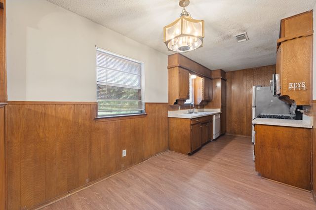 541 Sandra Lane, Burleson, TX 76028