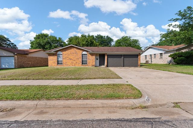 541 Sandra Lane, Burleson, TX 76028