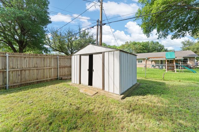 541 Sandra Lane, Burleson, TX 76028