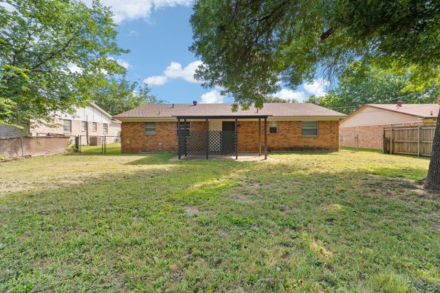 541 Sandra Lane, Burleson, TX 76028