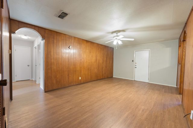 541 Sandra Lane, Burleson, TX 76028