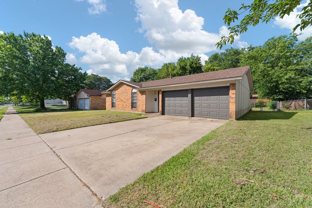 541 Sandra Lane, Burleson, TX 76028