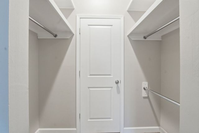 5500 Hillcrest Lane 4L, Lisle, IL 60532