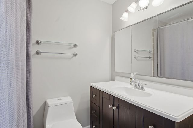 5500 Hillcrest Lane 4L, Lisle, IL 60532