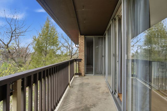 5500 Hillcrest Lane 4L, Lisle, IL 60532