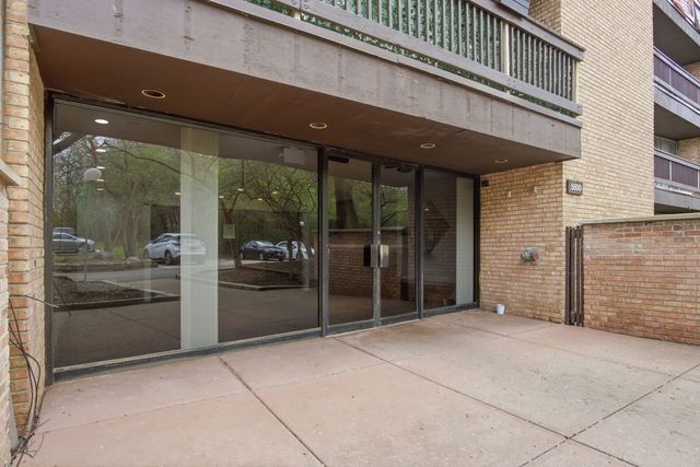 5500 Hillcrest Lane 4L, Lisle, IL 60532