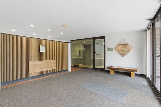 5500 Hillcrest Lane 4L, Lisle, IL 60532