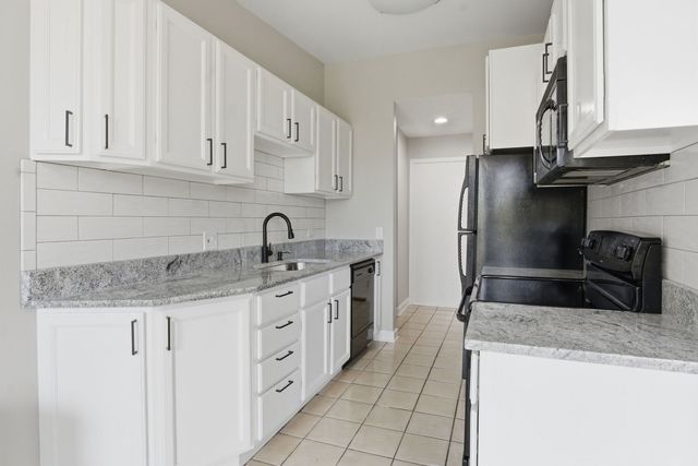 5500 Hillcrest Lane 4L, Lisle, IL 60532