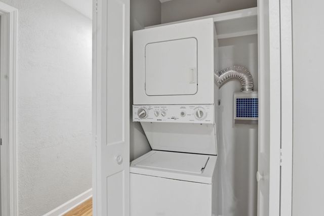 5500 Hillcrest Lane 4L, Lisle, IL 60532