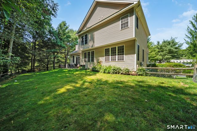 2 Minuteman Circle 2, Southbury, CT 06488