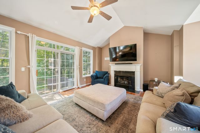 2 Minuteman Circle 2, Southbury, CT 06488