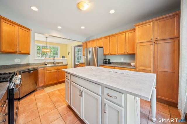 2 Minuteman Circle 2, Southbury, CT 06488