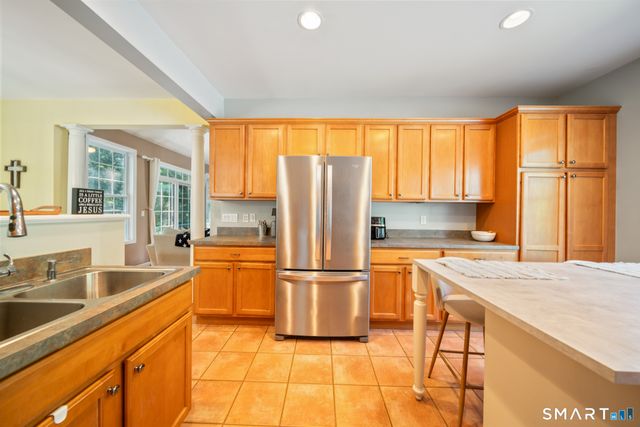 2 Minuteman Circle 2, Southbury, CT 06488