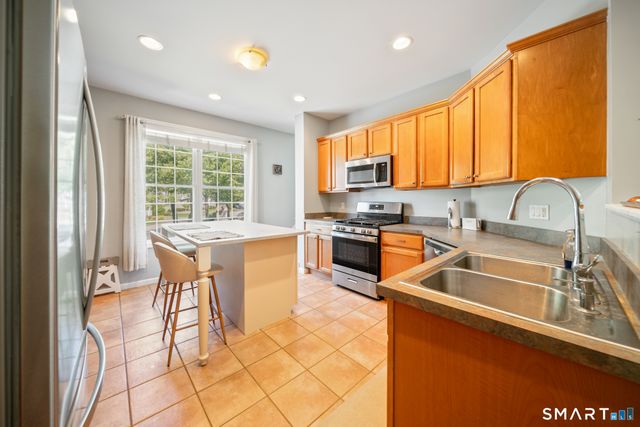 2 Minuteman Circle 2, Southbury, CT 06488