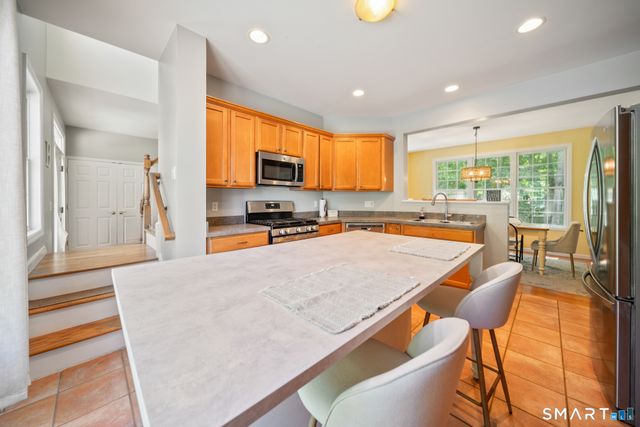2 Minuteman Circle 2, Southbury, CT 06488
