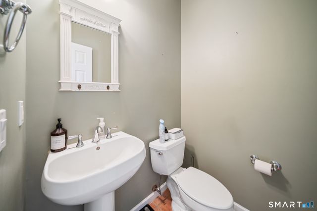 2 Minuteman Circle 2, Southbury, CT 06488