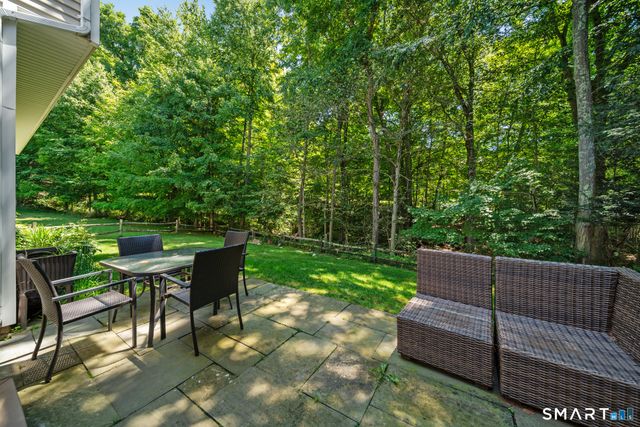2 Minuteman Circle 2, Southbury, CT 06488