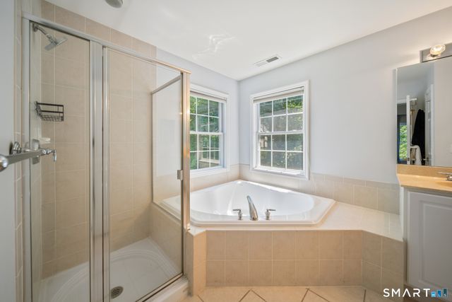 2 Minuteman Circle 2, Southbury, CT 06488