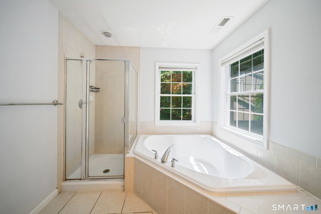 2 Minuteman Circle 2, Southbury, CT 06488