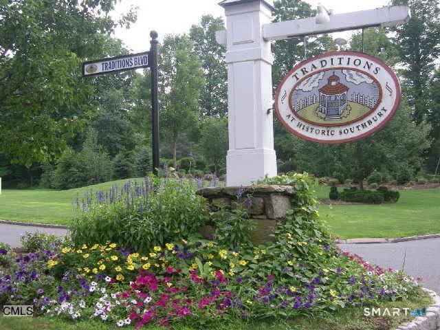 2 Minuteman Circle 2, Southbury, CT 06488