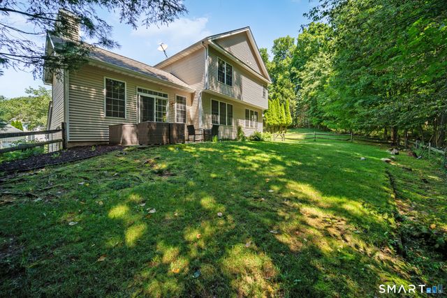 2 Minuteman Circle 2, Southbury, CT 06488