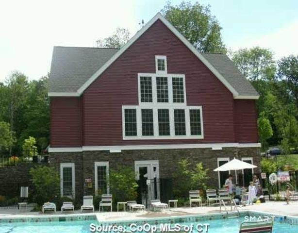 2 Minuteman Circle 2, Southbury, CT 06488