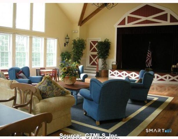 2 Minuteman Circle 2, Southbury, CT 06488