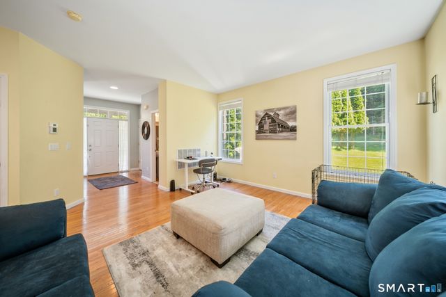 2 Minuteman Circle 2, Southbury, CT 06488