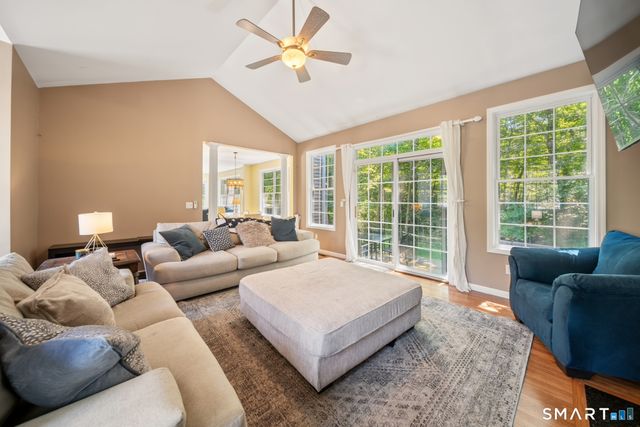 2 Minuteman Circle 2, Southbury, CT 06488