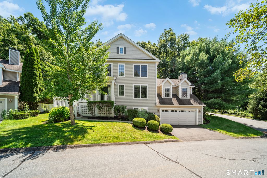 2 Minuteman Circle 2, Southbury, CT 06488