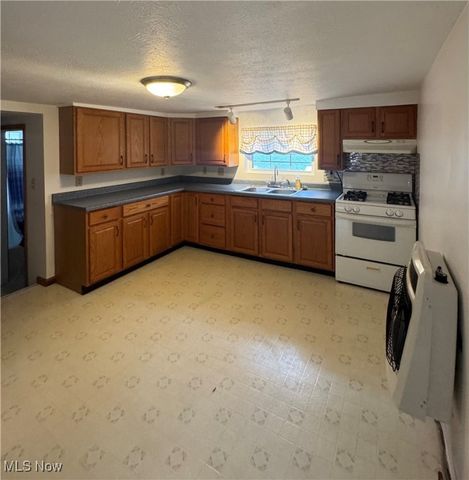 1695 Sugar Camp Road, Mineral Wells, WV 26150