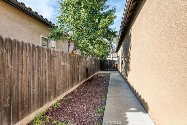 1563 E Via Mirasol, Fresno, CA 93730