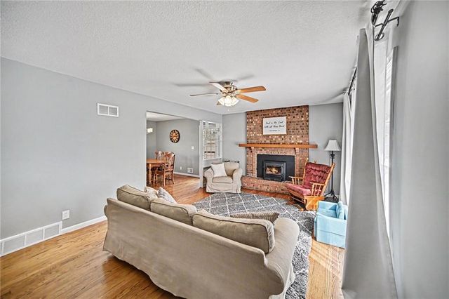 18104 E 27th Terrace S, Independence, MO 64057