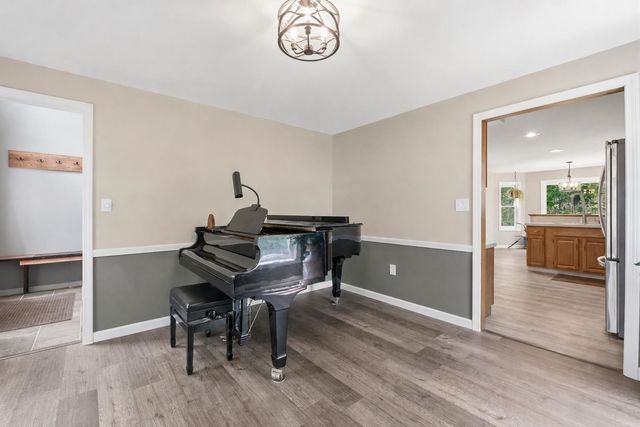 16 Hillsboro Circle, Milford, NH 03055