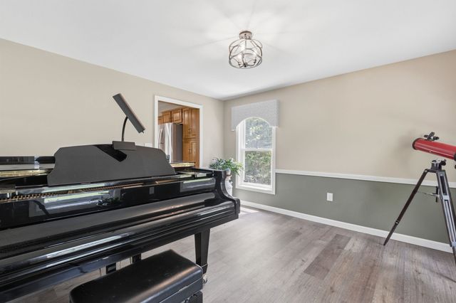 16 Hillsboro Circle, Milford, NH 03055